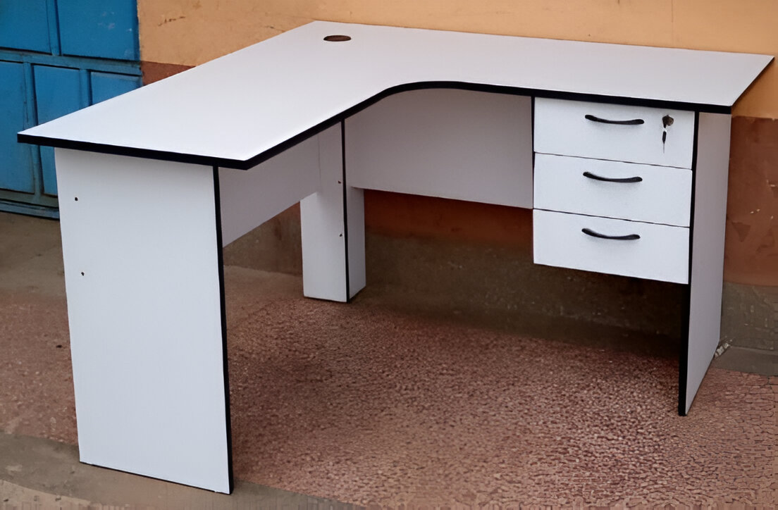 L-shape office desk - Image 2