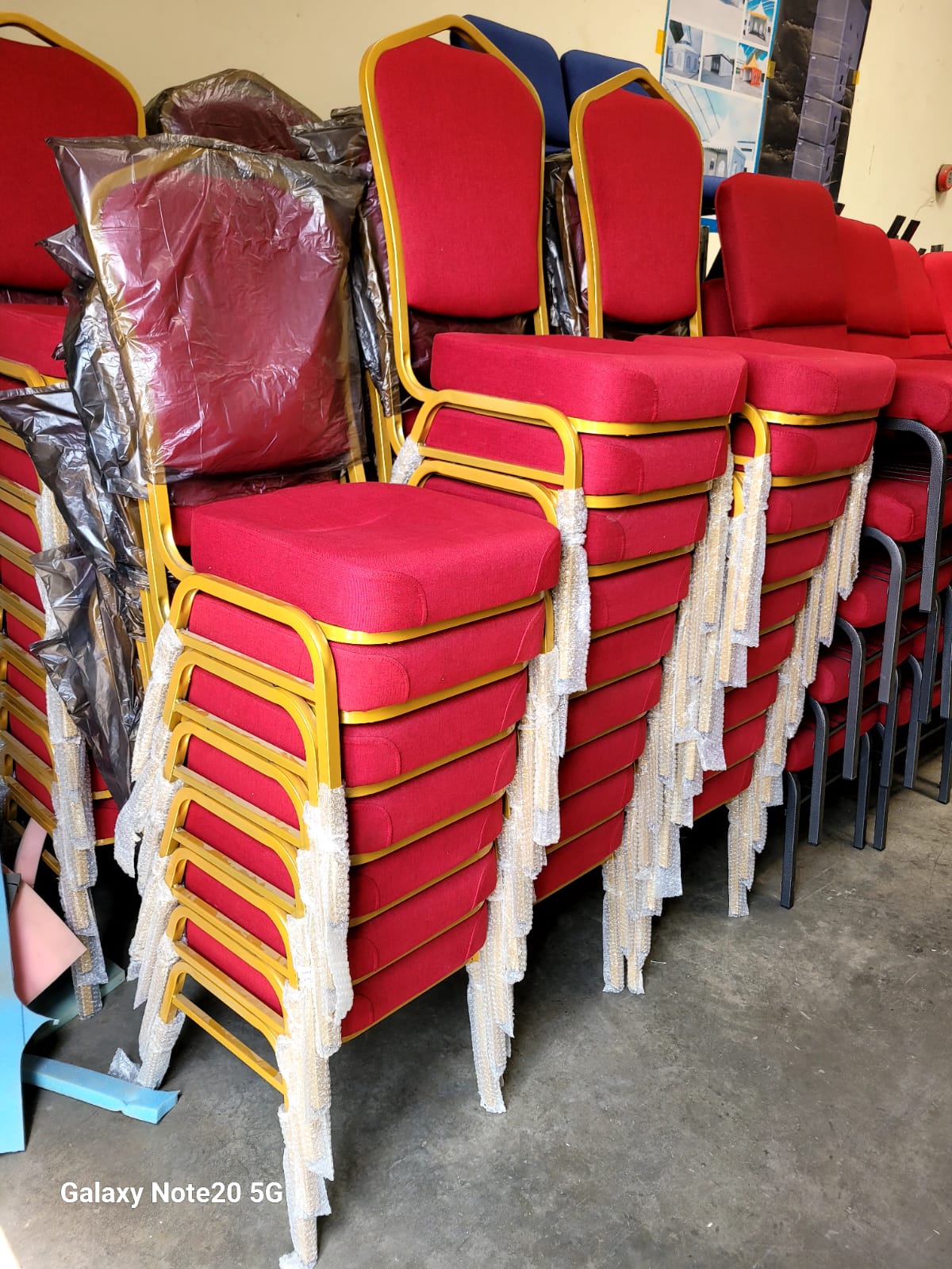 Heavy-Duty Conference Chairs – Extra Cushion for Maximum Comfort